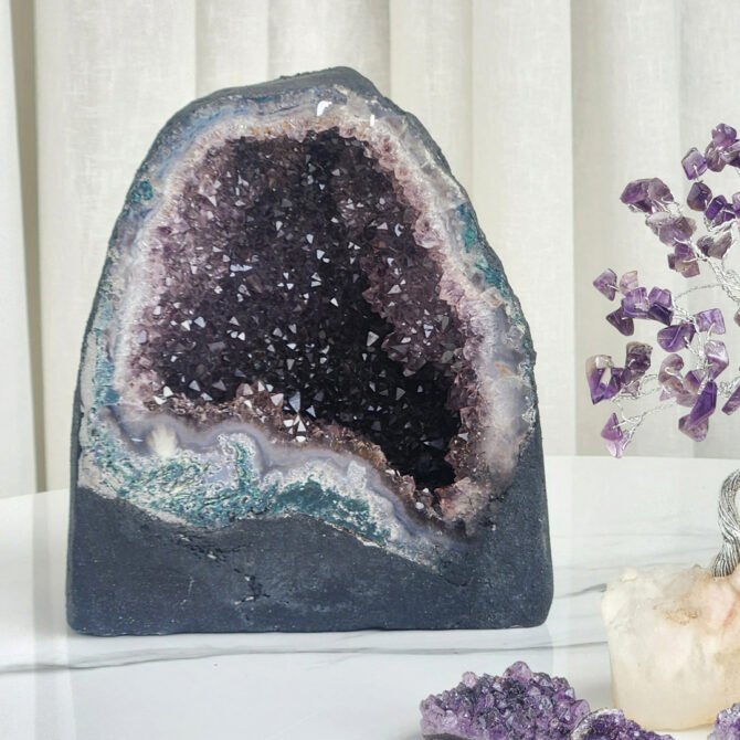 Amethyst Geode/Cave - 2.82 Kg